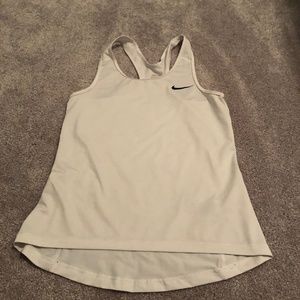 white nike tank top
